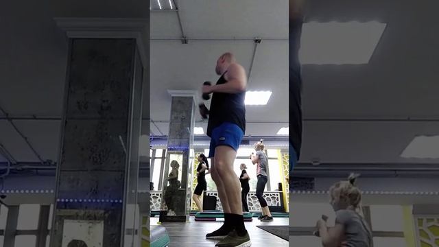 Кардиоблок. Разведение гантелей в стороны. Фитнес. Аэр