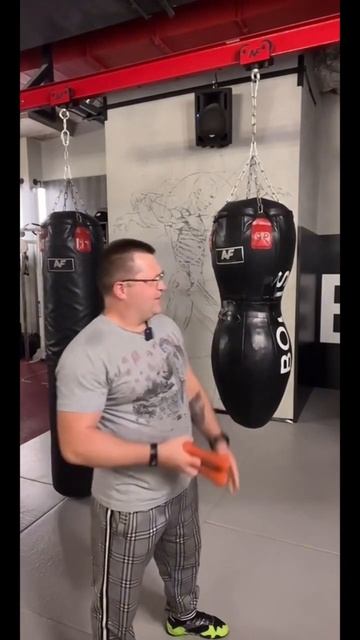 Скорость рук в боксе. Работа с гантелями #тренер #боксо