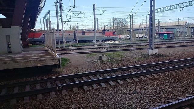 13 мая 2025 г. Электровоз 2ЭС4К-099 Следует с резервом Обухово