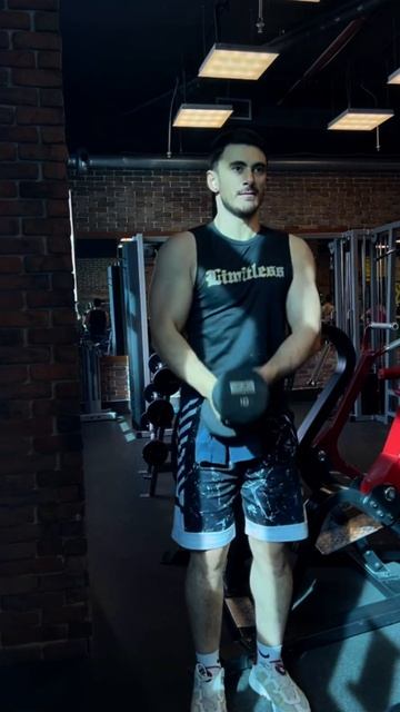 Подъем гантели из-за головы ✅ #здоровье #fitness #спорт