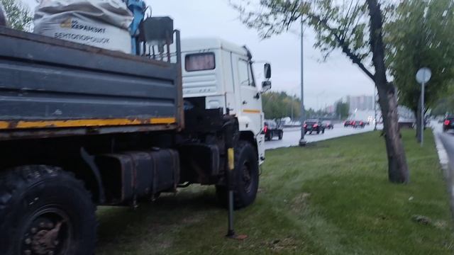 Станция метро Липецкая Бирюлёвской линии и активные буровые работы в месте будущих тупиков