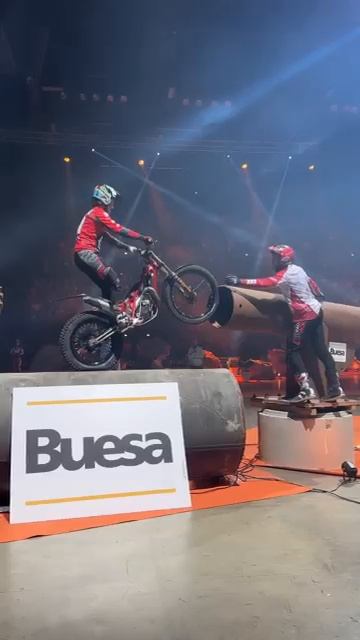 Hugo Dufrese dans la zone Buesa #moto #motorsport #trial #bike #motorcycle #xtrial #trialindoor