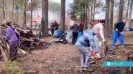 Больше 70 человек вышли на субботник в Краснозатонском лесу