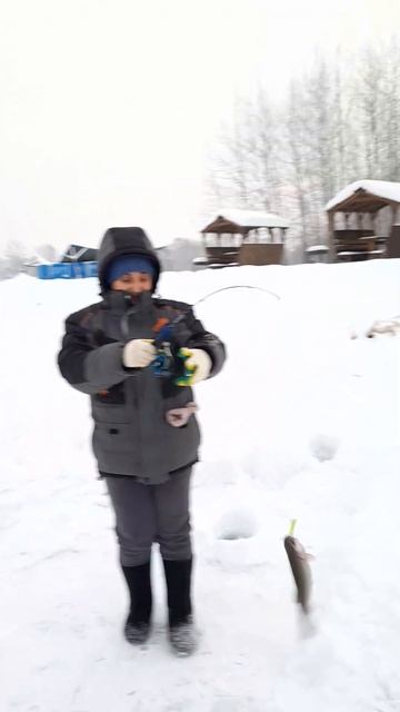 08.01.25. жена первый раз на зимней рыбалке