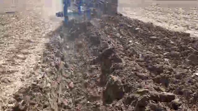 🚜 Беспилотные тракторы распахивают пашни в Китае