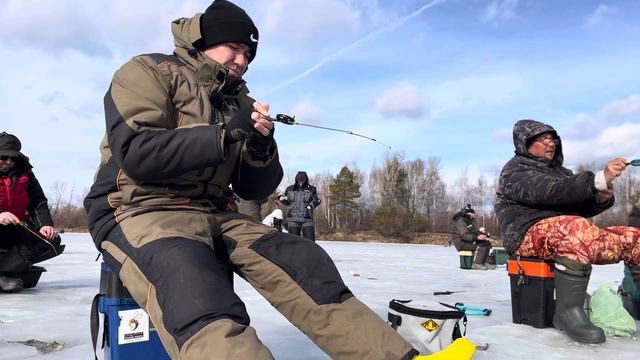 ВЕСЕННЯЯ РЫБАЛКА. Сказали зашевелилась РЫБА. Ожидание