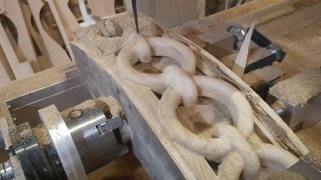 Фрезеруем сегмент круговой царги для круглого стола. 4х осевая.