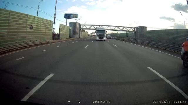 Когда не хватило сил включить указатель поворота заранее или в принципе... 2
