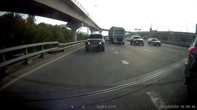 Когда не хватило сил включить указатель поворота заранее или в принципе... 3