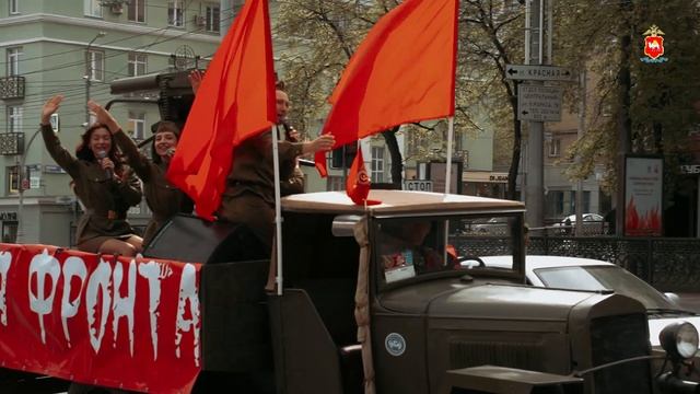 Проехались по улицам Челябинска с военными песнями