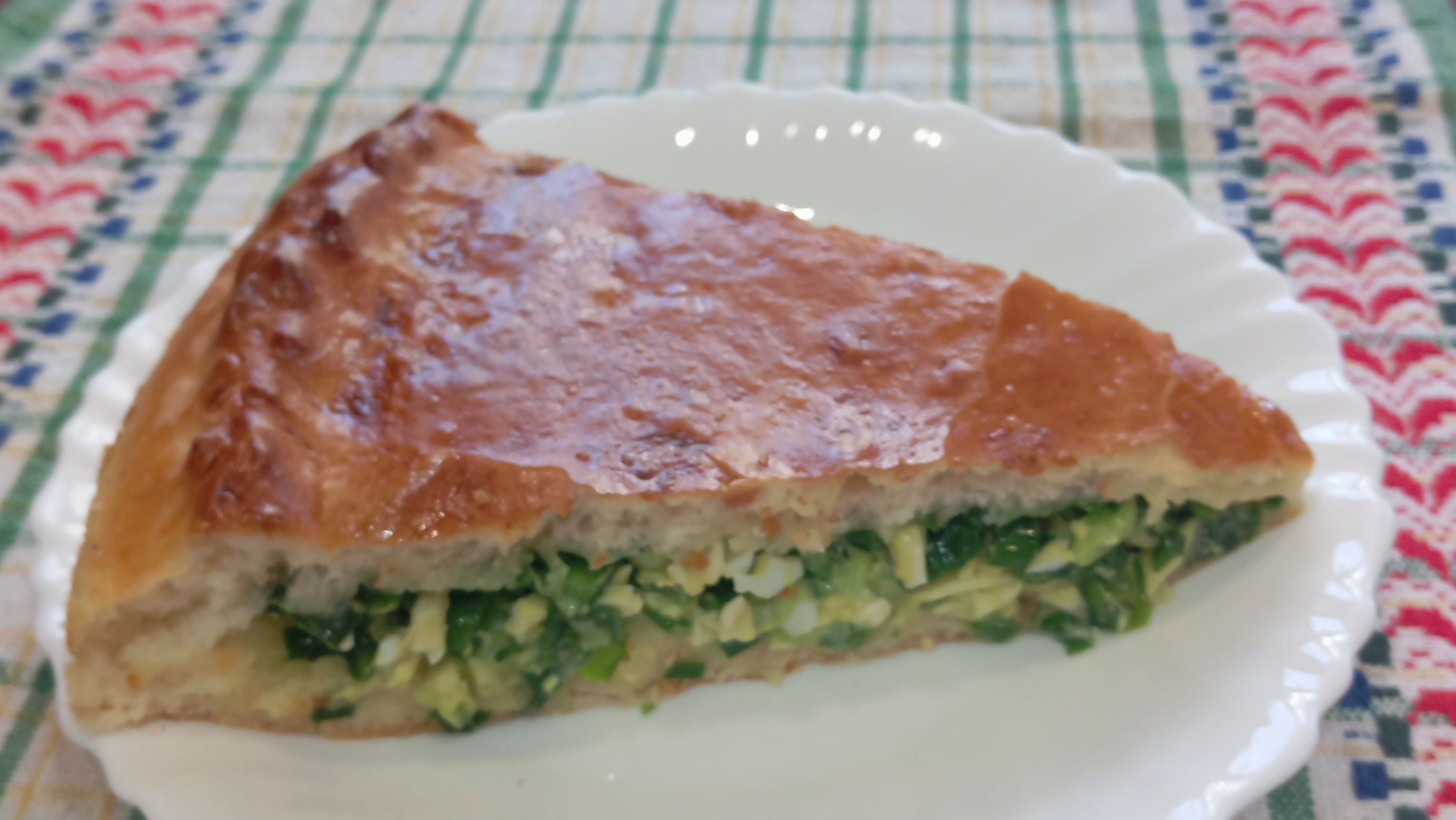 Вкуснейший пирог с зелёным луком и яйцом.