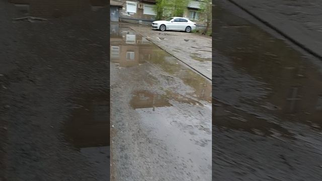 11 мая 2025 г., 19:02:25
Двор Г. Звезда 73 - Красноармейская 52
VID_20250511_190053538