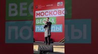 Кто пустил этого супермена на сцену 🤪