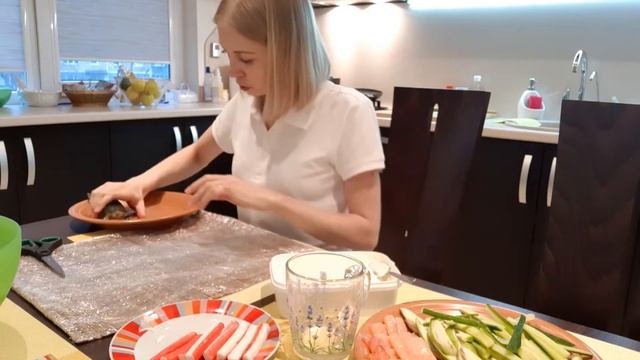 ВЛОГ/ ГОРЕ СУШИСТЫ/ КАК НЕ НАДО ГОТОВИТЬ РОЛЛЫ/