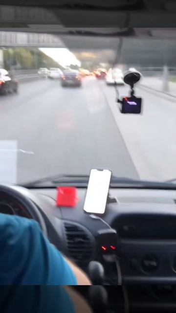 Пацаны пропустите пожалуйста,торопимся на дтп с 200тыми и 300..