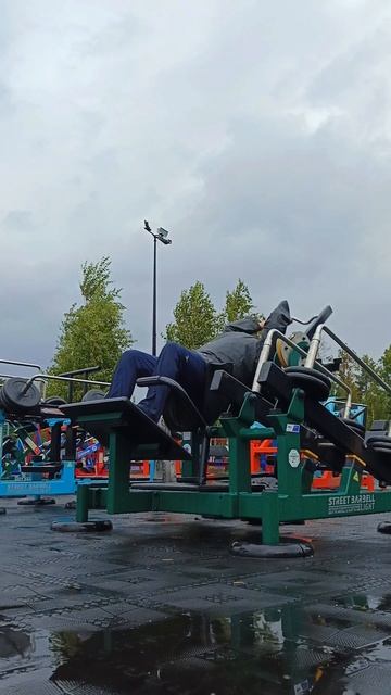 Уличные тренажеры на Крестовском острове Санкт-Петер?