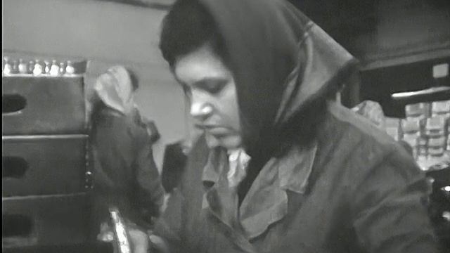 1969 год. Тюмень. Завод АТЭ. Сборка свечей зажигания