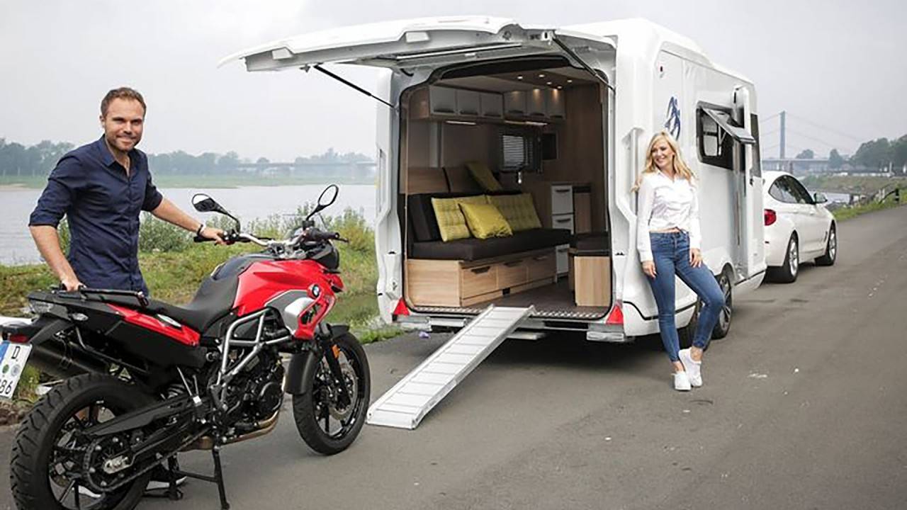Европейский прицеп автодом с гаражом для мотоциклов Knaus Deseo 400TR