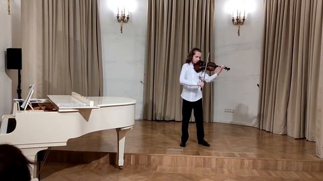 И.С.Бах Адажио и Фуга из Сонаты №1 соль минор,исп. Иван Терещенко,14 лет