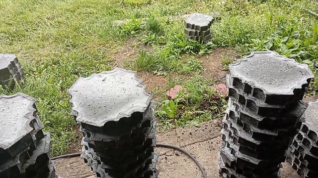 тротуарная плитка ..цемент булдыжат и человек попадает на деньги..