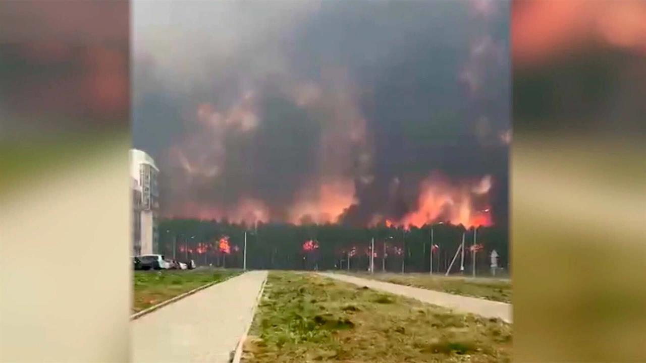 Природный пожар угрожает населенному пункту Циолковский в Амурской области