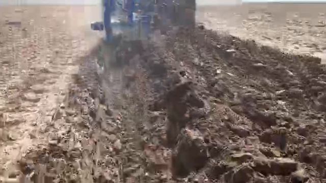 Беспилотные тракторы распахивают пашни в Китае. Отличная замена мигрантов