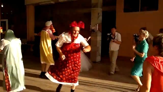 Бабульки на свадьбе зажигают!!!!!!!!!
