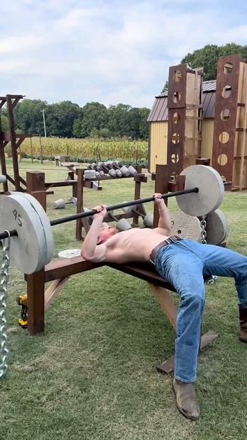 У парня невероятный тренажерный зал (will.hartzel )