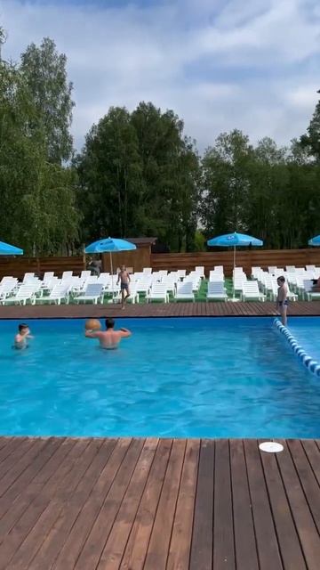бассейн под открытым небом