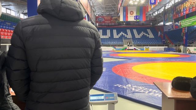 Взвешивание борцов до 57 кг на чемпионате Дагестана в Х
