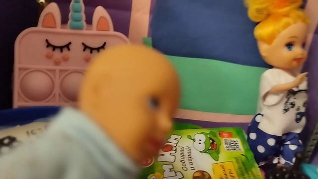 Сабрина и Артем: раздаём пикми 👆 указки.😀😄
