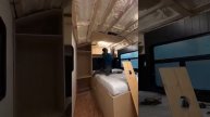 Даже списанный автобус можно превратить в уютный дом на колёсах.