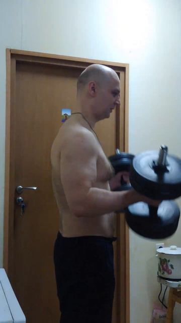 Бицепс с гантелями