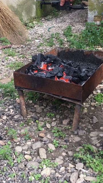 Лайфхак как быстро разогреть угли