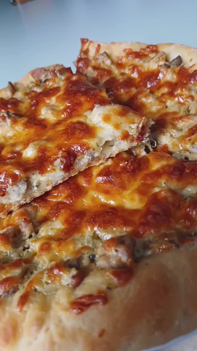 "Жульенчик" пирог по мотивам горячей французской закуски. Очень вкусно и сытно!