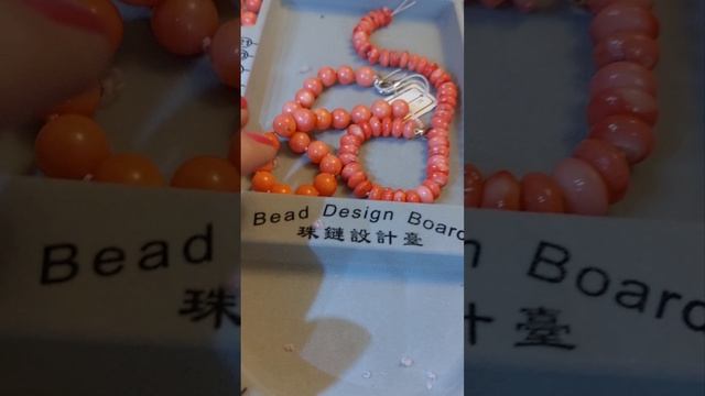 Переделка коралловых бус и сознание новых украшений