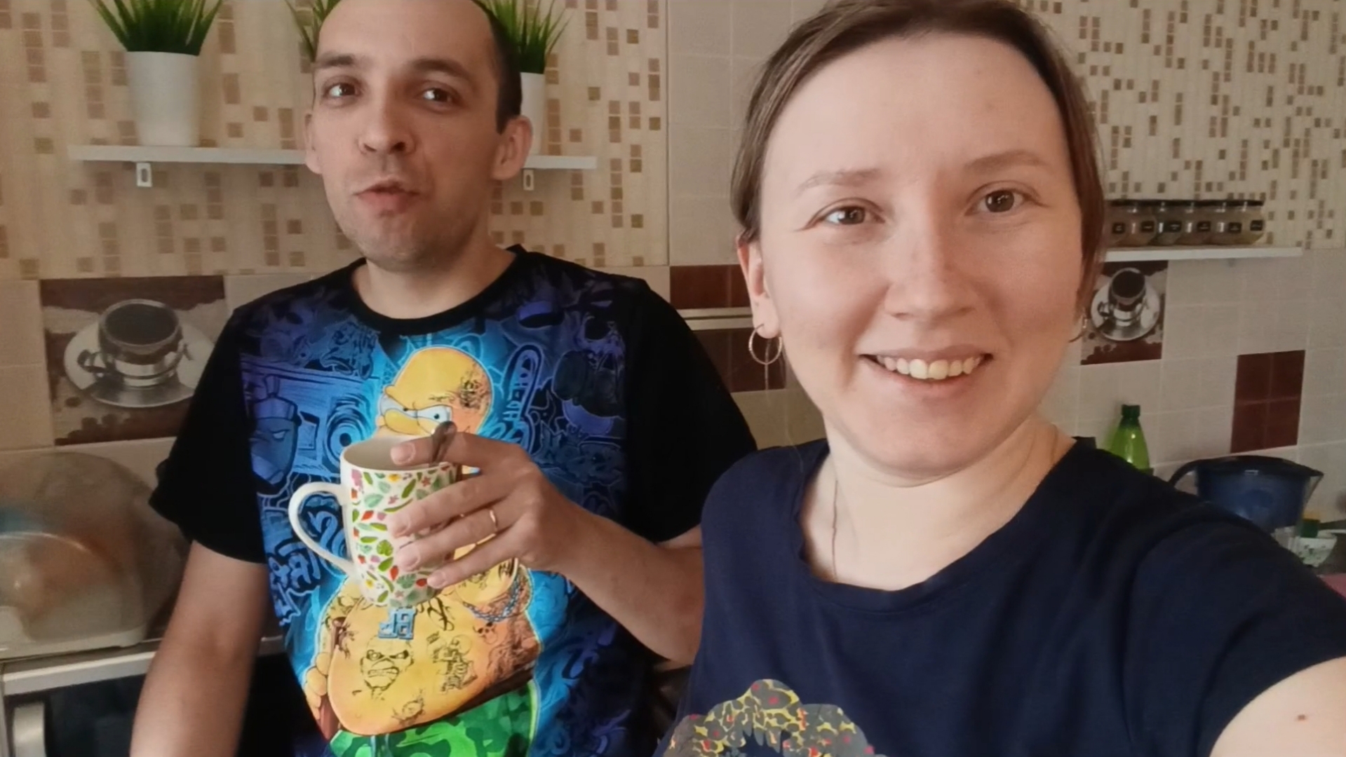 УРАЛ / ВЛОГ Стало прохладно, отключили во всем городе. Что купили. Всем разное.