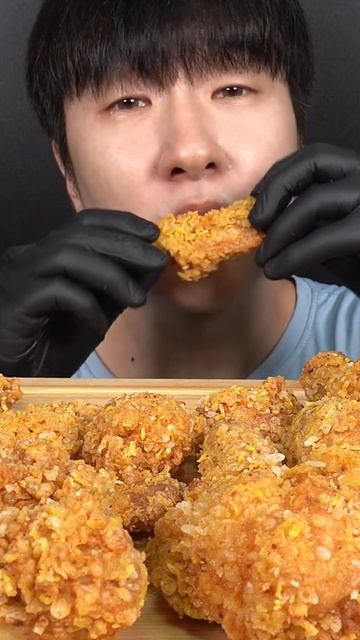 МУКБАНГ: ХРУСТЯЩАЯ ОСТРАЯ КУРОЧКА