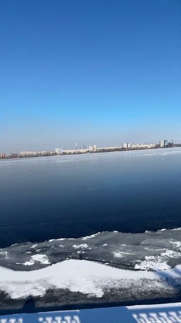 Река, тонкий лед, птицы, солнечно