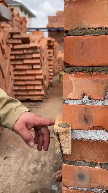Умная самоделка. Особенно хороша для чистовой кладки. Теперь не нужно забивать гвозди!
