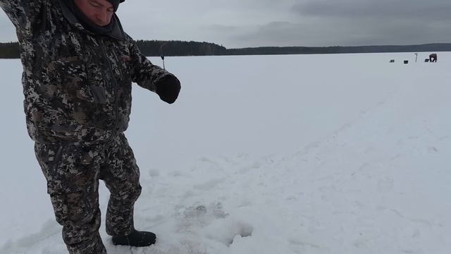 Рыбалка в КАРЕЛИИ на ВЕЗДЕХОДАХ! Первая рыба! РАЗБИЛ Г?
