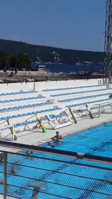 открытый бассейн в Черногории