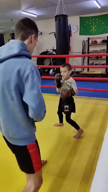 Лев 7 лет, тренировка, кикбоксинг 🥊 #shortvideo #kickbox #бокс #м