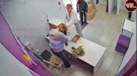 🤬В омском ПВЗ девушка напала на сотрудницу за просьбу не курить электронку в помещении