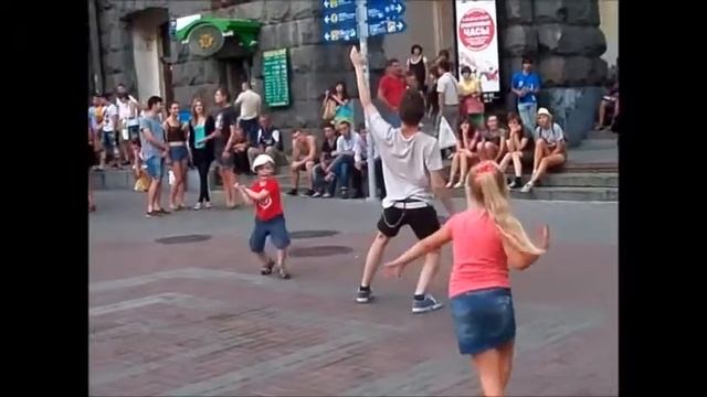 Хип хоп на улице. Крещатик. Киев.