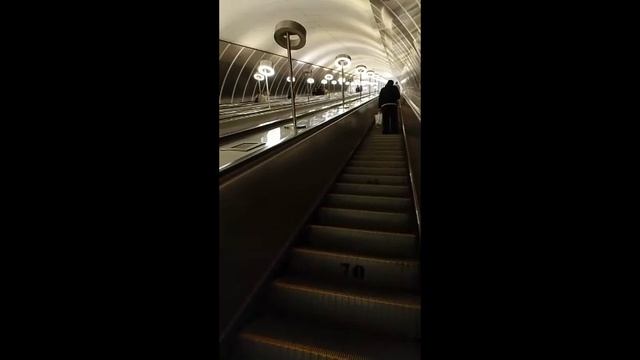 Самый длинный эскалатор в Москве