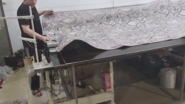 Ковровый оверлок со столом Emery EM 252