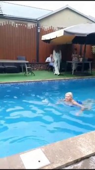 Съёмки в бассейне на дне рождения у нашей подруги.