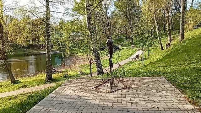 Парк у озера Тоболенец