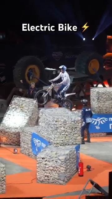 Gael Chatagno avec sa Electric Motion #moto #motorsport #trial #trialindoor #electric #xtrial